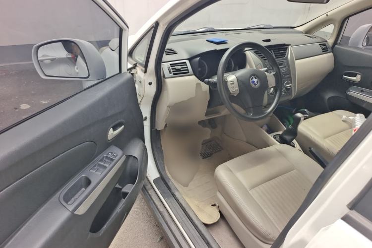 Used Venucia R50 2015 1.6L Manual Luxury Edition Driver Seat