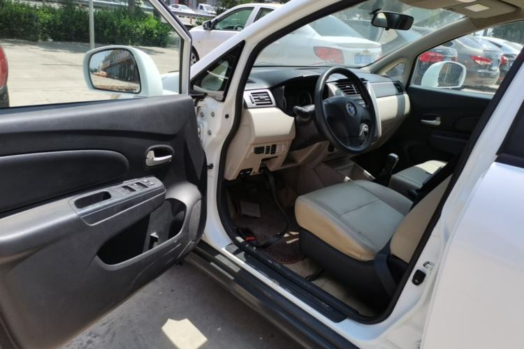 Used Venucia R50 2015 1.6L Manual Fashion Edition Driver Seat