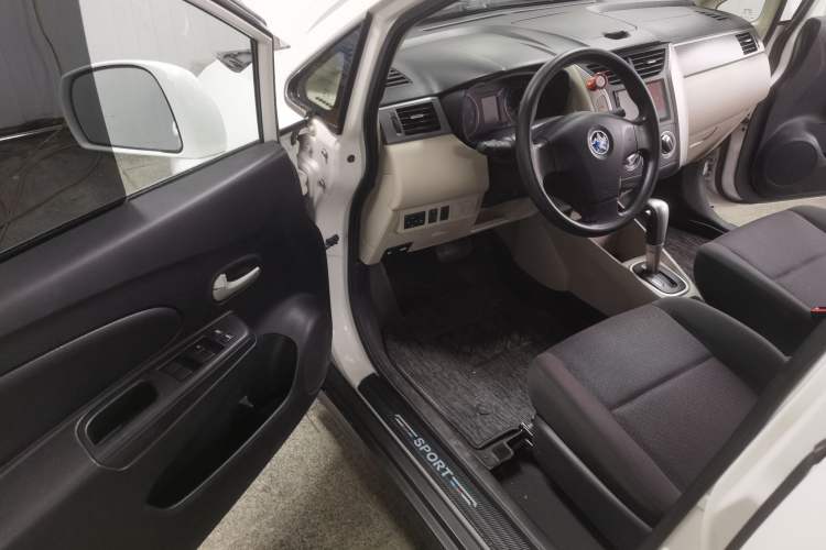 Used Venucia R50 2015 1.6L Automatic Fashion Edition Driver Seat