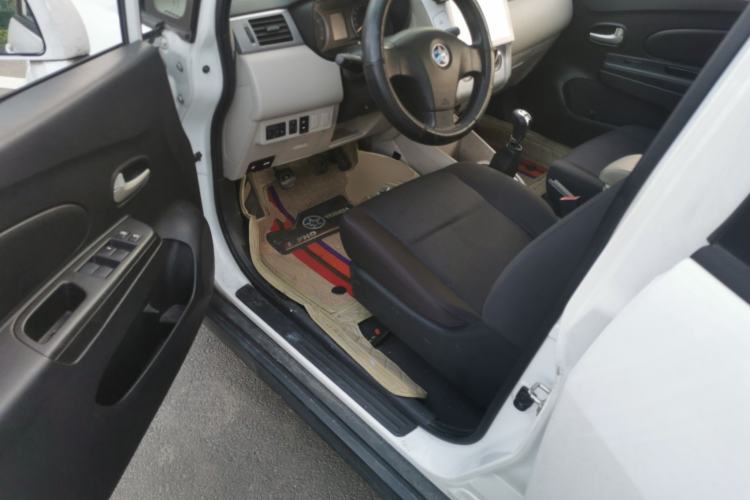 Used Venucia R50 2015 1.6L Manual Fashion Edition Driver Seat