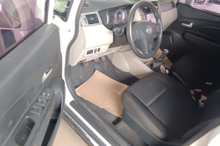 Used Venucia R50 2015 1.6L Manual Fashion Edition Driver Seat