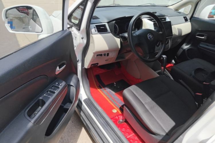 Used Venucia R50 2015 1.6L Automatic Fashion Edition Driver Seat