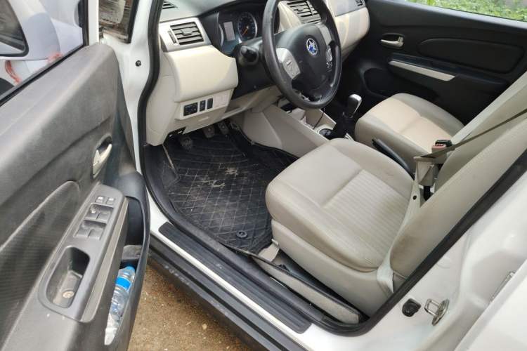 Used Venucia R50 2015 1.6L Manual Luxury Edition Driver Seat