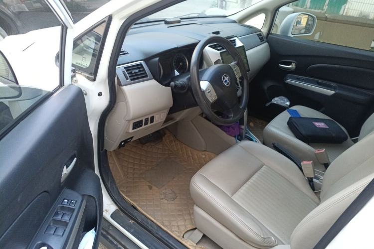 Used Venucia R50 2015 1.6L Automatic Luxury Edition Driver Seat
