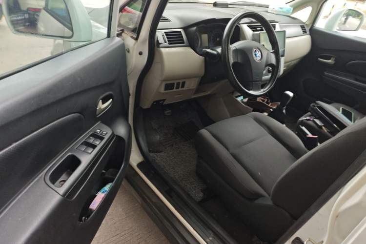 Used Venucia R50 2015 1.6L Manual Fashion Edition Driver Seat