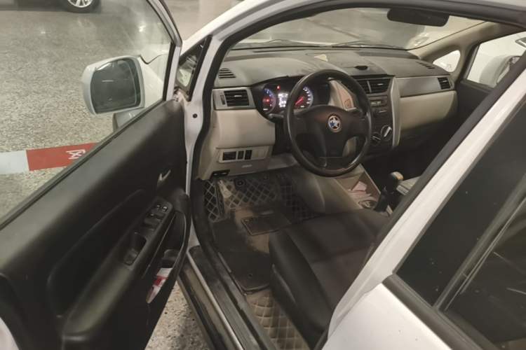 Used Venucia R50 2015 1.6L Manual Fashion Edition Driver Seat