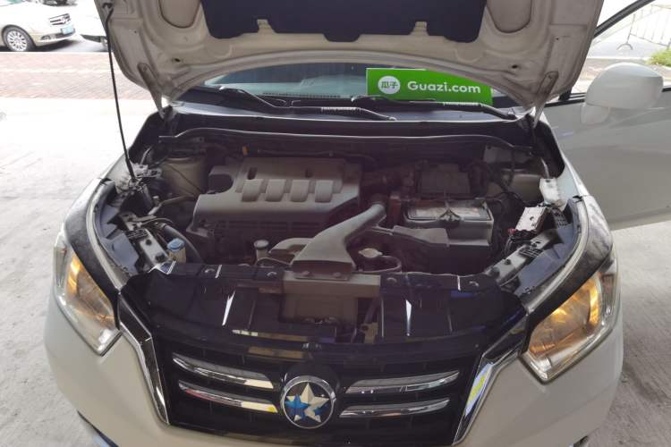 Used Venucia R50 2015 1.6L Automatic Fashion Edition Engine Bay