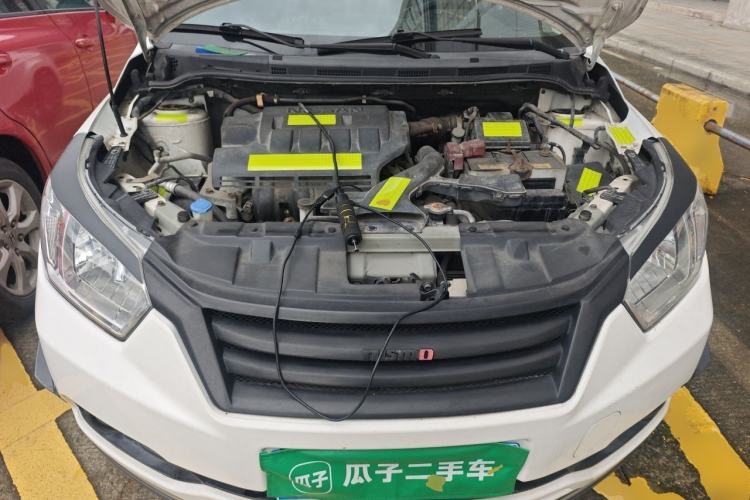 Used Venucia R50 2015 1.6L Automatic Fashion Edition Engine Bay
