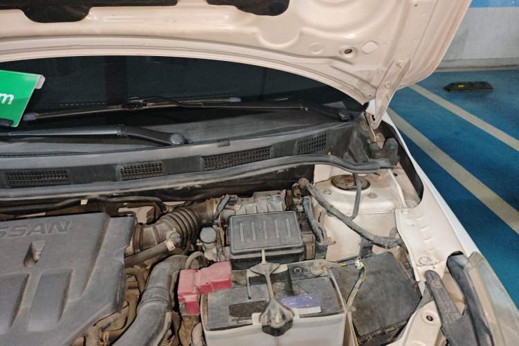 Used Venucia R50 2015 1.6L Automatic Fashion Edition Engine Bay Left