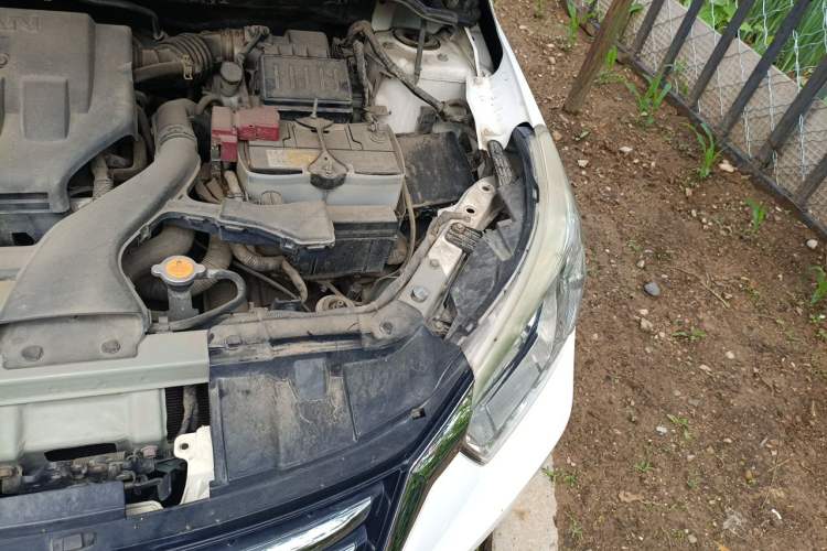 Used Venucia R50 2015 1.6L Automatic Fashion Edition Engine Bay Left