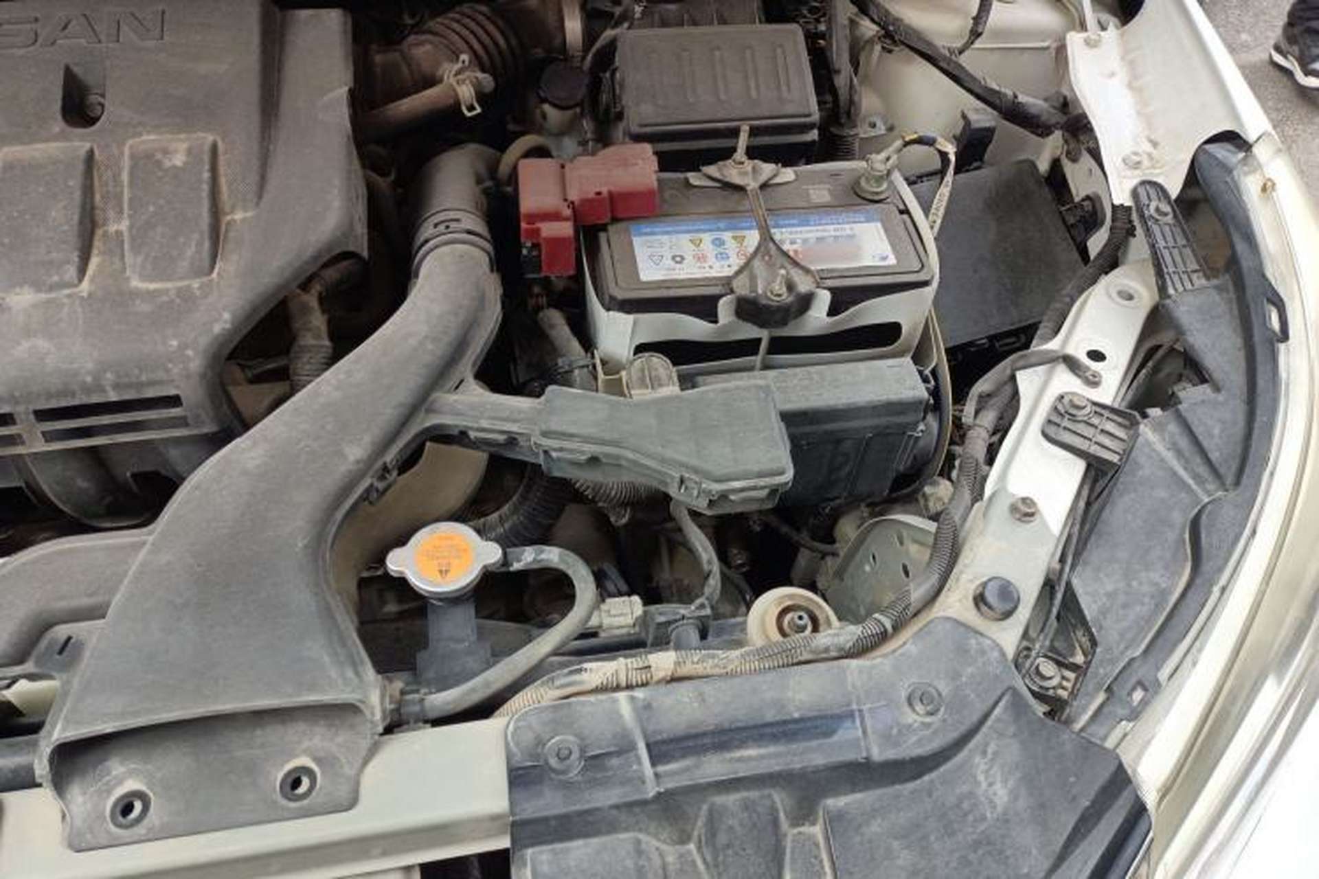 Used Venucia R50 2015 1.6L Automatic Fashion Edition Engine Bay Left
