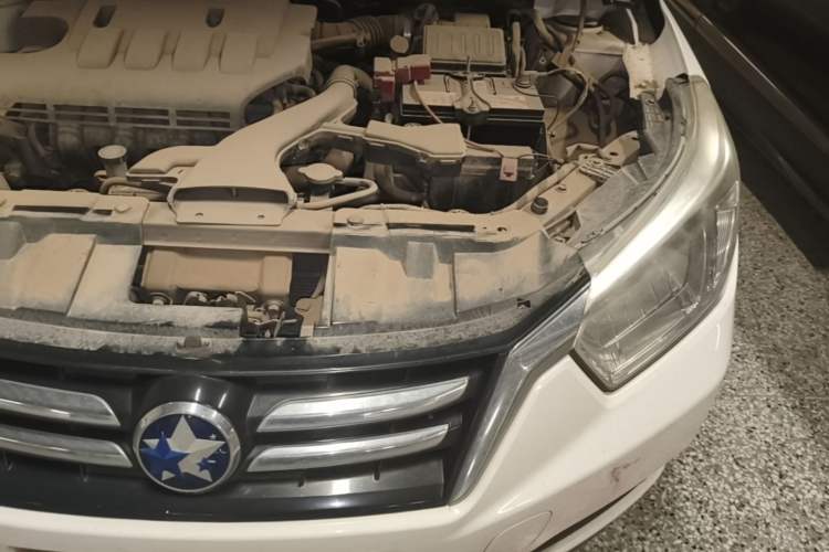 Used Venucia R50 2015 1.6L Manual Fashion Edition Engine Bay Left
