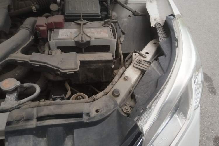 Used Venucia R50 2015 1.6L Automatic Fashion Edition Engine Bay Left