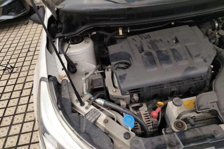 Used Venucia R50 2015 1.6L Automatic Fashion Edition Engine Bay Right