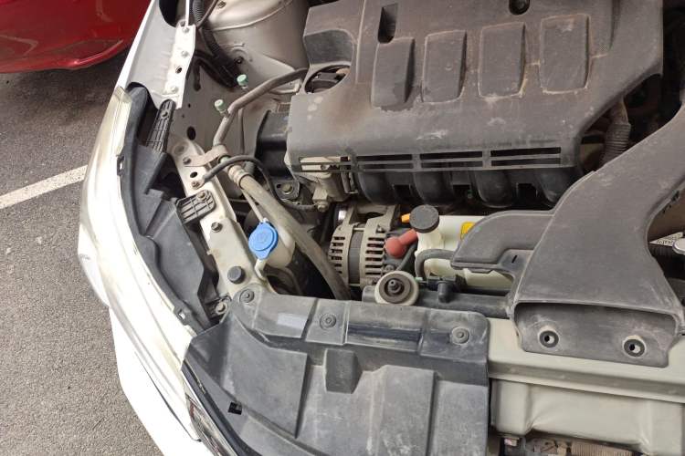 Used Venucia R50 2015 1.6L Automatic Fashion Edition Engine Bay Right
