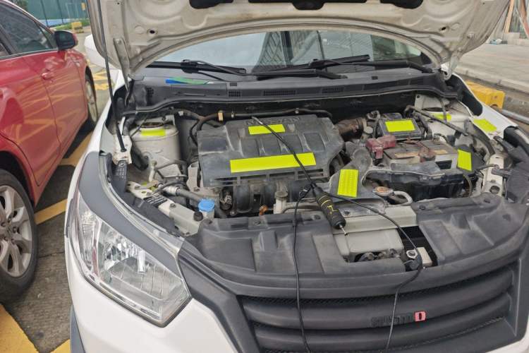 Used Venucia R50 2015 1.6L Automatic Fashion Edition Engine Bay Right