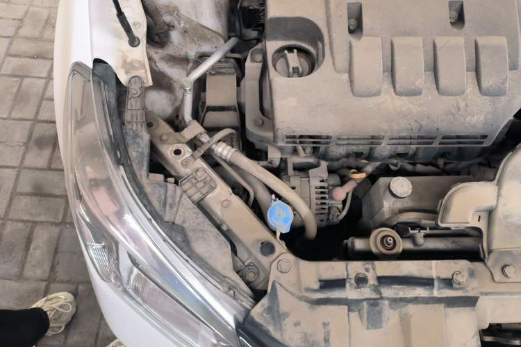 Used Venucia R50 2015 1.6L Manual Fashion Edition Engine Bay Right