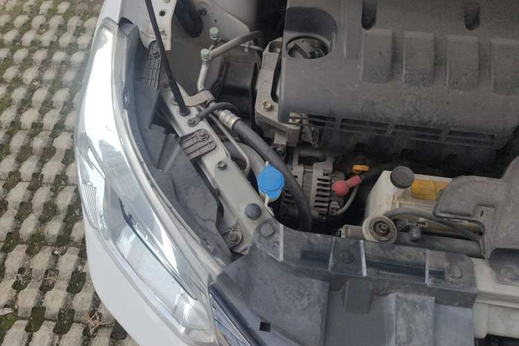 Used Venucia R50 2015 1.6L Manual Fashion Edition Engine Bay Right