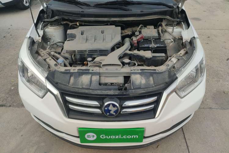 Used Venucia R50 2015 1.6L Automatic Fashion Edition Engine Bay