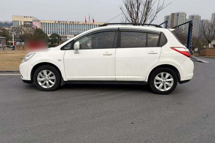 Used Venucia R50 2015 1.6L Manual Fashion Edition Exterior 1