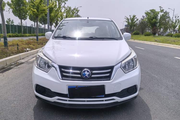 Used Venucia R50 2015 1.6L Automatic Fashion Edition Exterior 1