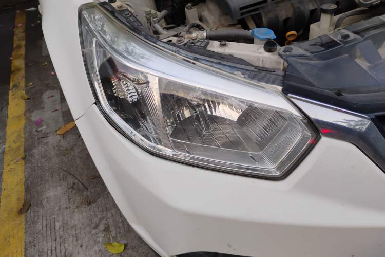 Used Venucia R50 2015 1.6L Automatic Fashion Edition Exterior 1