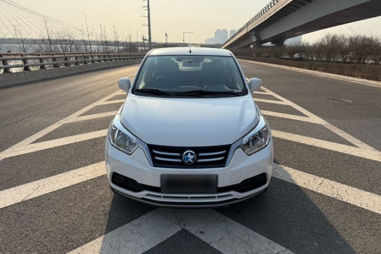 Used Venucia R50 2015 1.6L Manual Fashion Edition Exterior 1