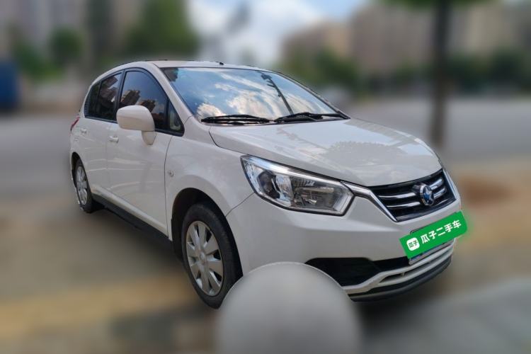 Used Venucia R50 2015 1.6L Manual Fashion Edition Exterior 2
