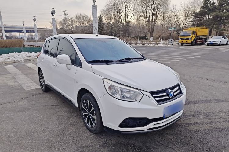 Used Venucia R50 2015 1.6L Manual Fashion Edition Exterior 2