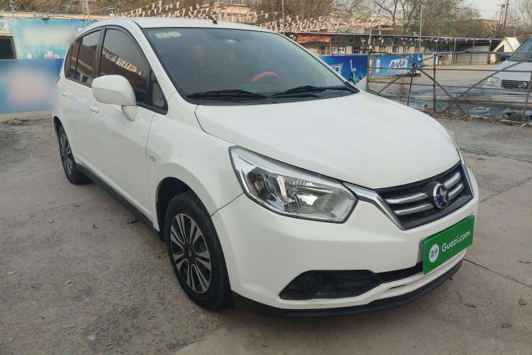 Used Venucia R50 2015 1.6L Automatic Fashion Edition Exterior 2
