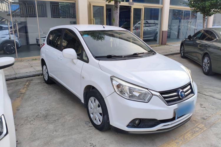 Used Venucia R50 2015 1.6L Automatic Fashion Edition Exterior 2