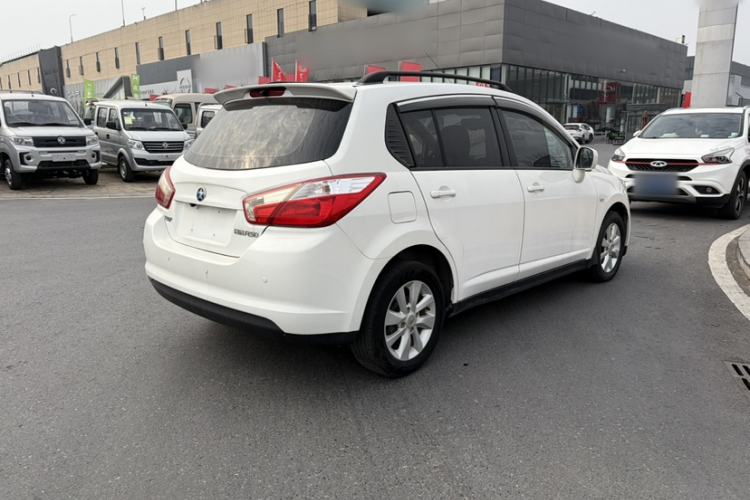 Used Venucia R50 2015 1.6L Manual Fashion Edition Exterior 3
