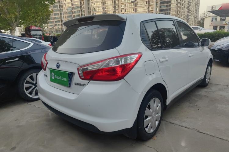 Used Venucia R50 2015 1.6L Manual Fashion Edition Exterior 3