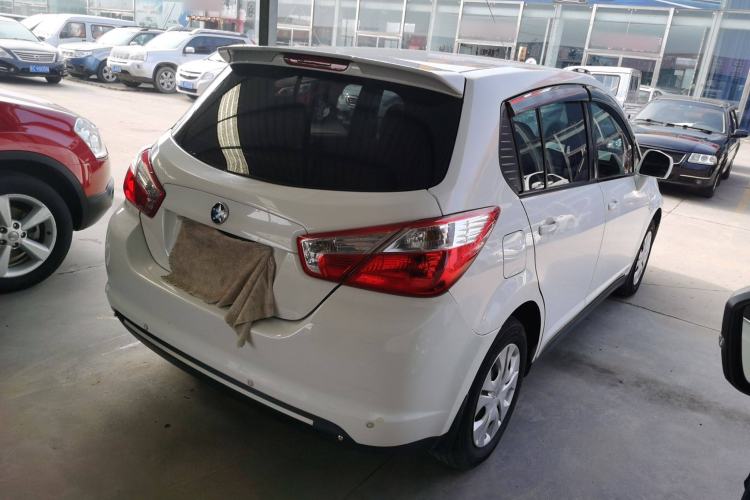Used Venucia R50 2015 1.6L Automatic Fashion Edition Exterior 3
