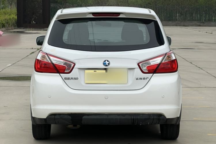 Used Venucia R50 2015 1.6L Automatic Fashion Edition Exterior 3