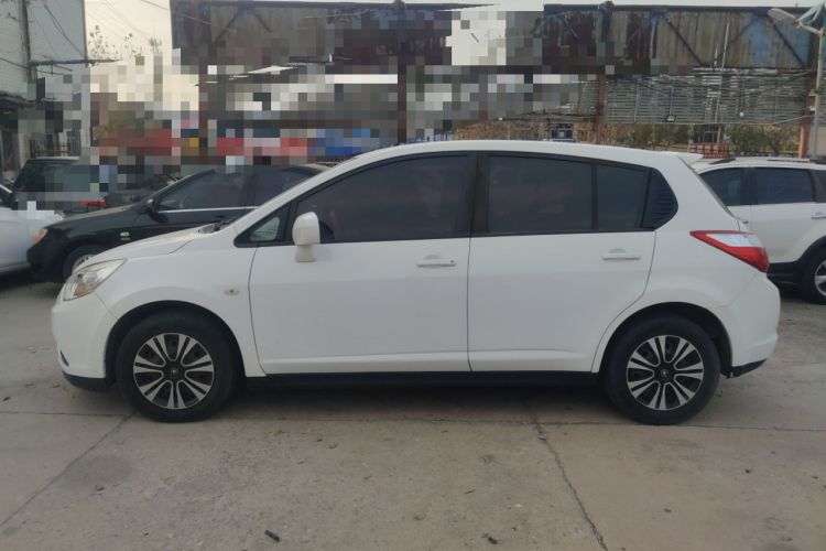 Used Venucia R50 2015 1.6L Automatic Fashion Edition Exterior 3