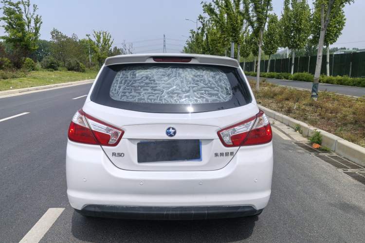 Used Venucia R50 2015 1.6L Automatic Fashion Edition Exterior 4