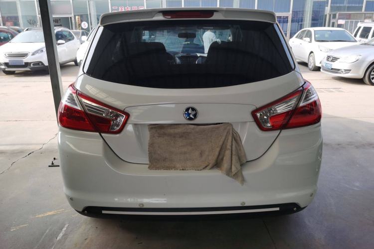 Used Venucia R50 2015 1.6L Automatic Fashion Edition Exterior 4