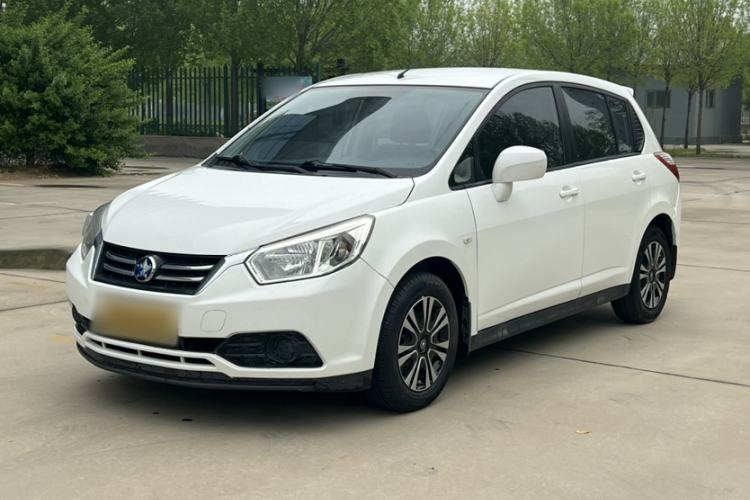 Used Venucia R50 2015 1.6L Automatic Fashion Edition Exterior 4