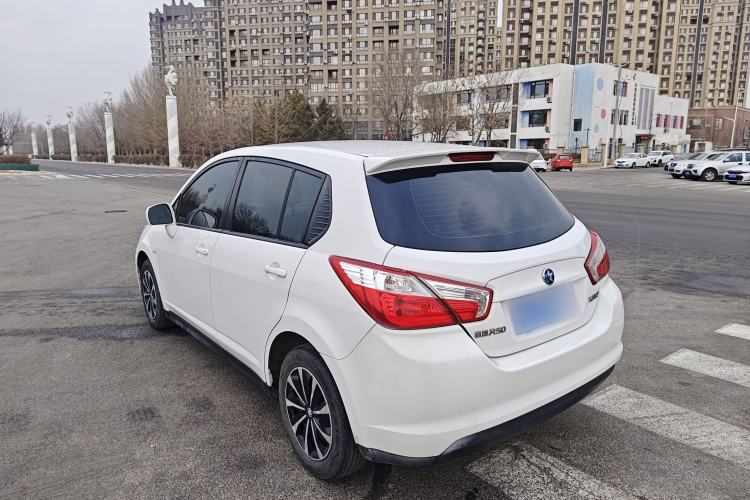 Used Venucia R50 2015 1.6L Manual Fashion Edition Exterior 4