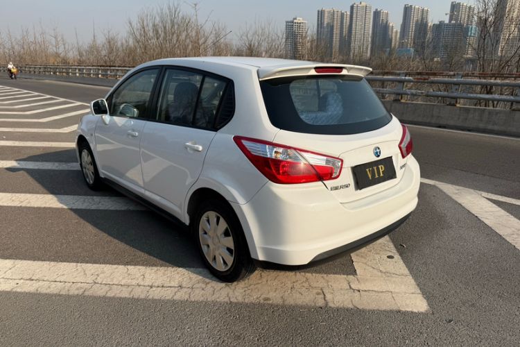 Used Venucia R50 2015 1.6L Manual Fashion Edition Exterior 4