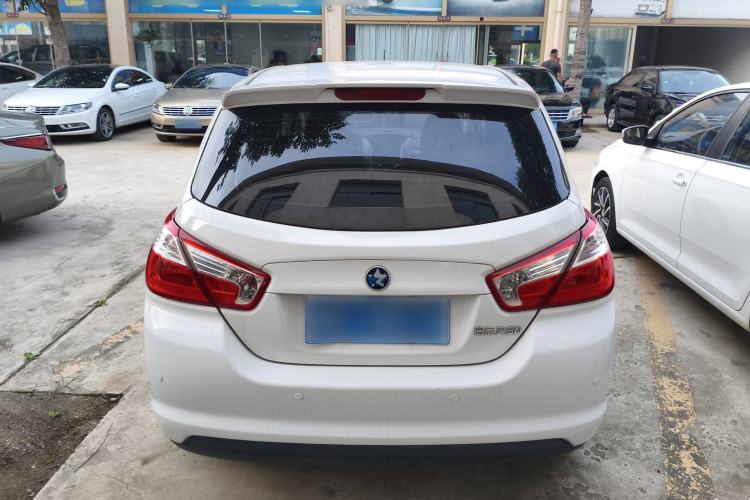Used Venucia R50 2015 1.6L Automatic Fashion Edition Exterior 4