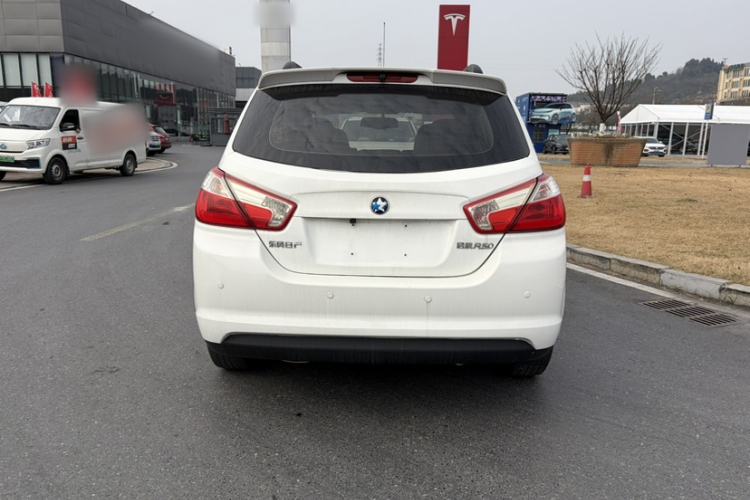 Used Venucia R50 2015 1.6L Manual Fashion Edition Exterior 5