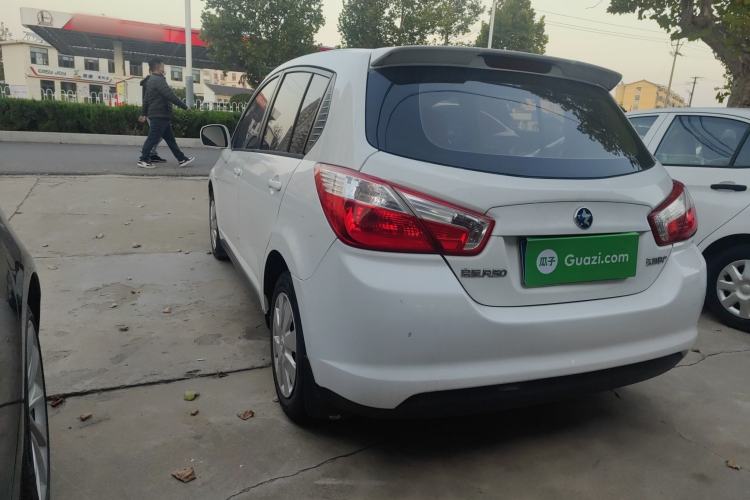 Used Venucia R50 2015 1.6L Manual Fashion Edition Exterior 5