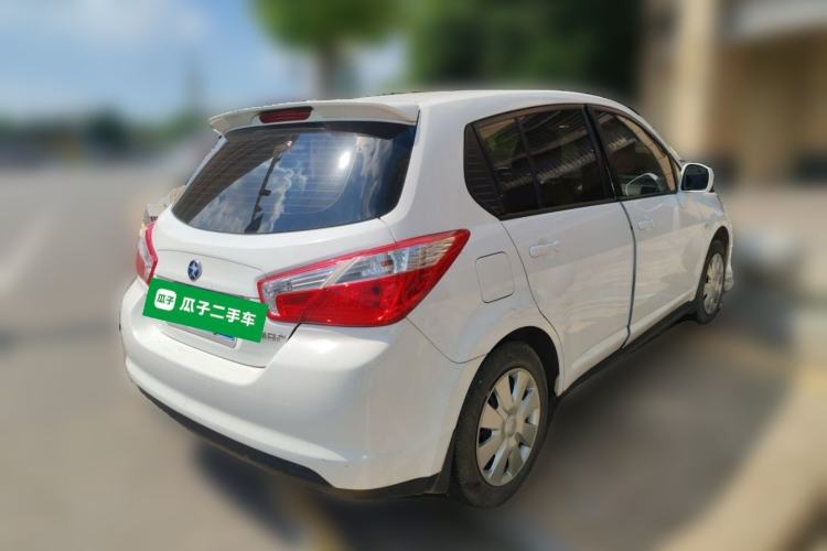 Used Venucia R50 2015 1.6L Manual Fashion Edition Exterior 5