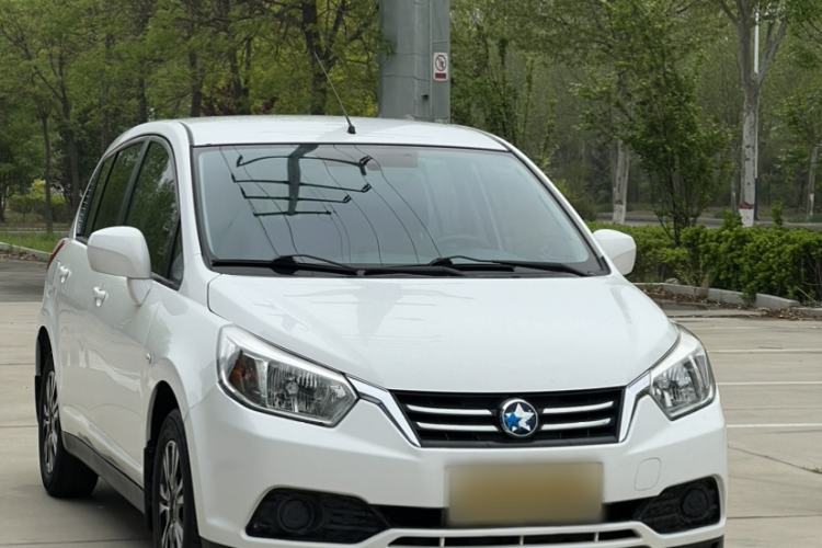 Used Venucia R50 2015 1.6L Automatic Fashion Edition Exterior 5