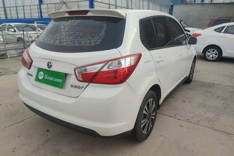 Used Venucia R50 2015 1.6L Automatic Fashion Edition Exterior 5