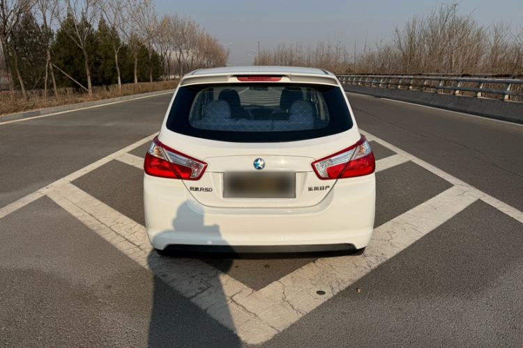 Used Venucia R50 2015 1.6L Manual Fashion Edition Exterior 5