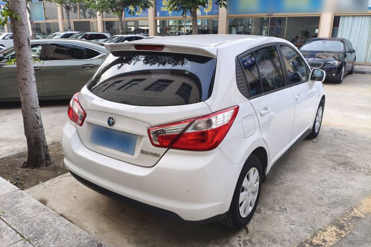 Used Venucia R50 2015 1.6L Automatic Fashion Edition Exterior 5