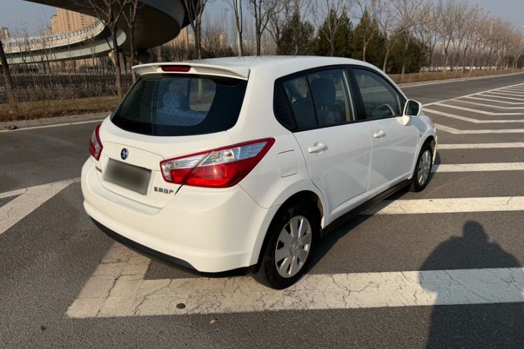 Used Venucia R50 2015 1.6L Manual Fashion Edition Exterior 6